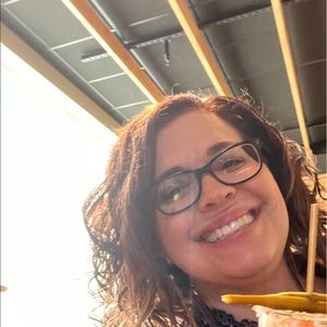 Meet your Posher, Shana